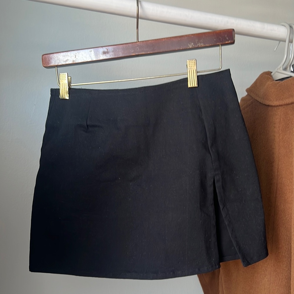 NWOT Princess Polly Black Miniskirt with Slit XS